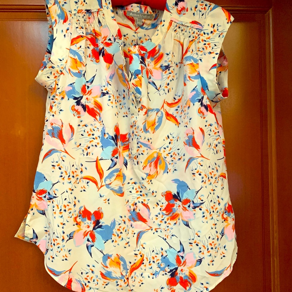 Detailed multicolored blouse